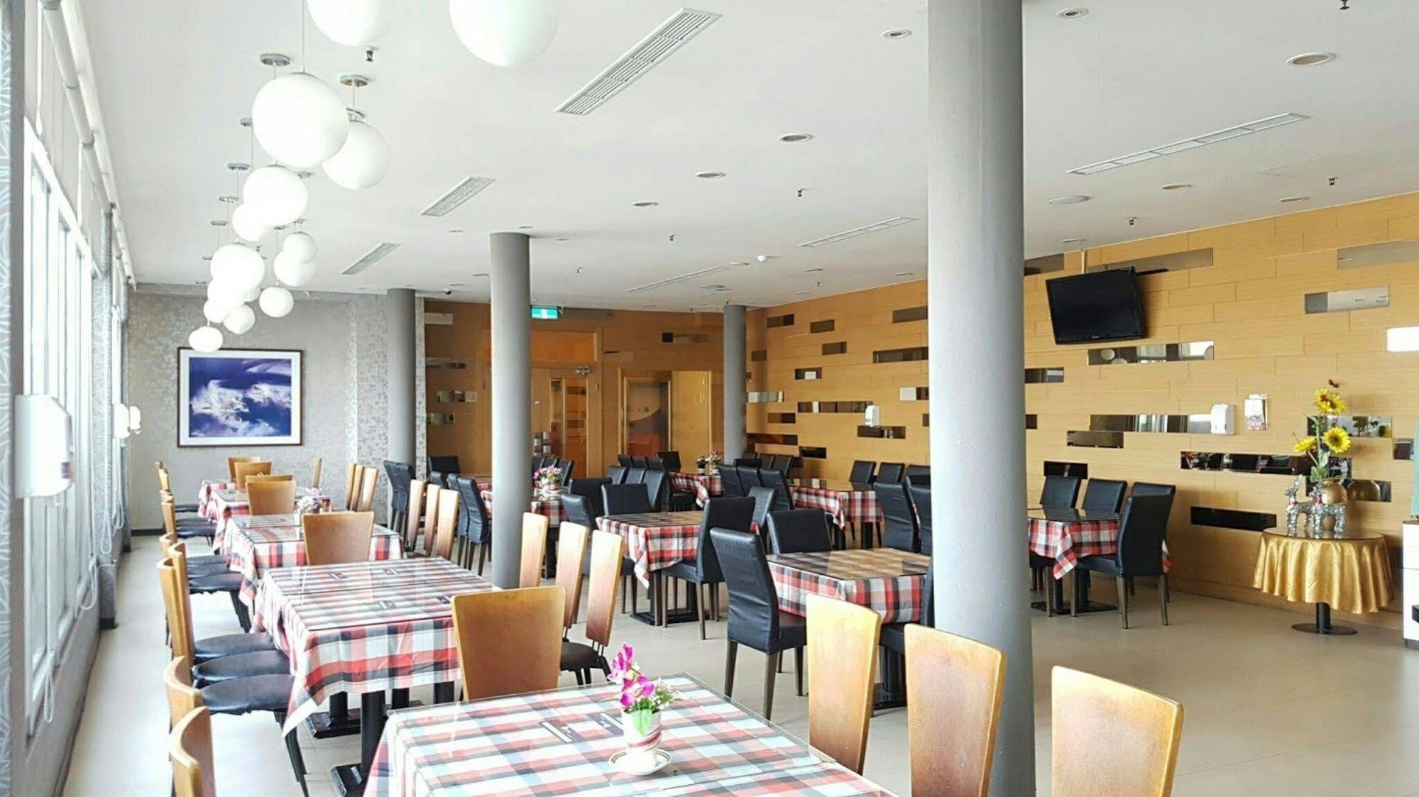 Yoyo Hotel Chiayi Buitenkant foto