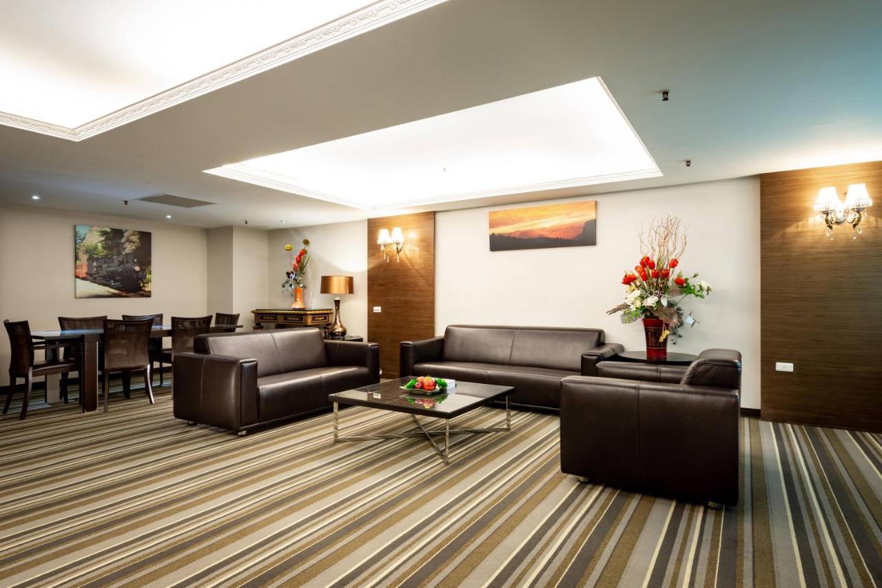 Yoyo Hotel Chiayi Buitenkant foto