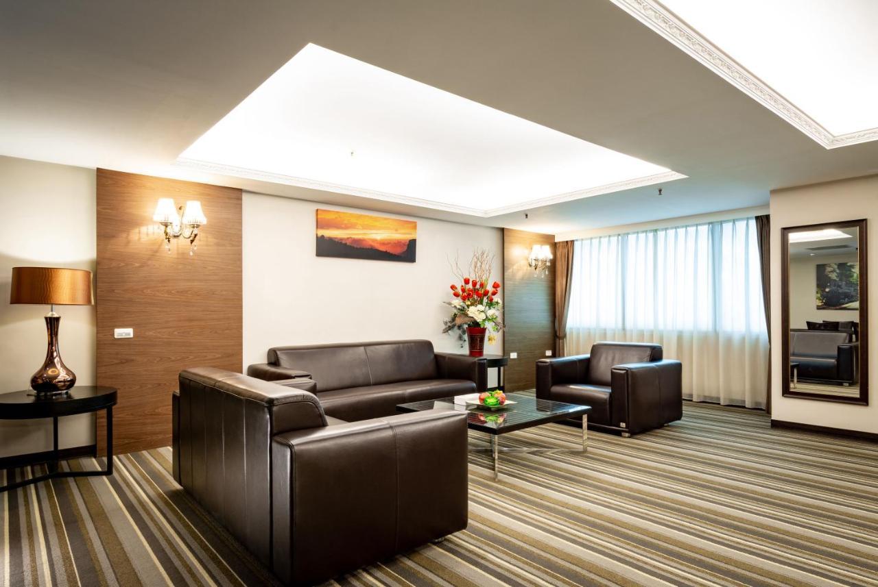 Yoyo Hotel Chiayi Buitenkant foto